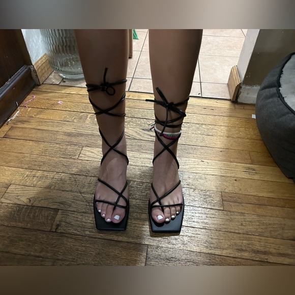 black strappy gladiator sandals - Picture 1 of 3